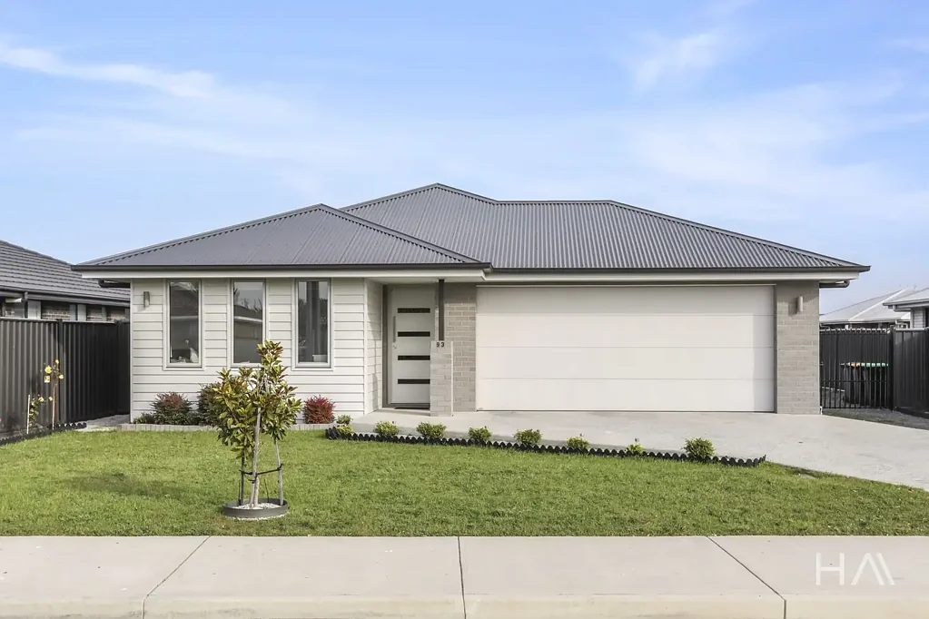 Longford 4房  Near-New, Modern Living in a Quiet, Convenient Location