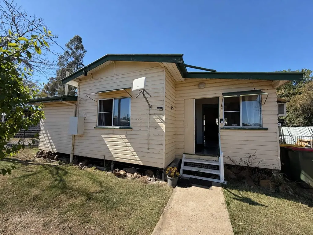 Jandowae 2房  Renovator's Delight – Affordable Country Living
