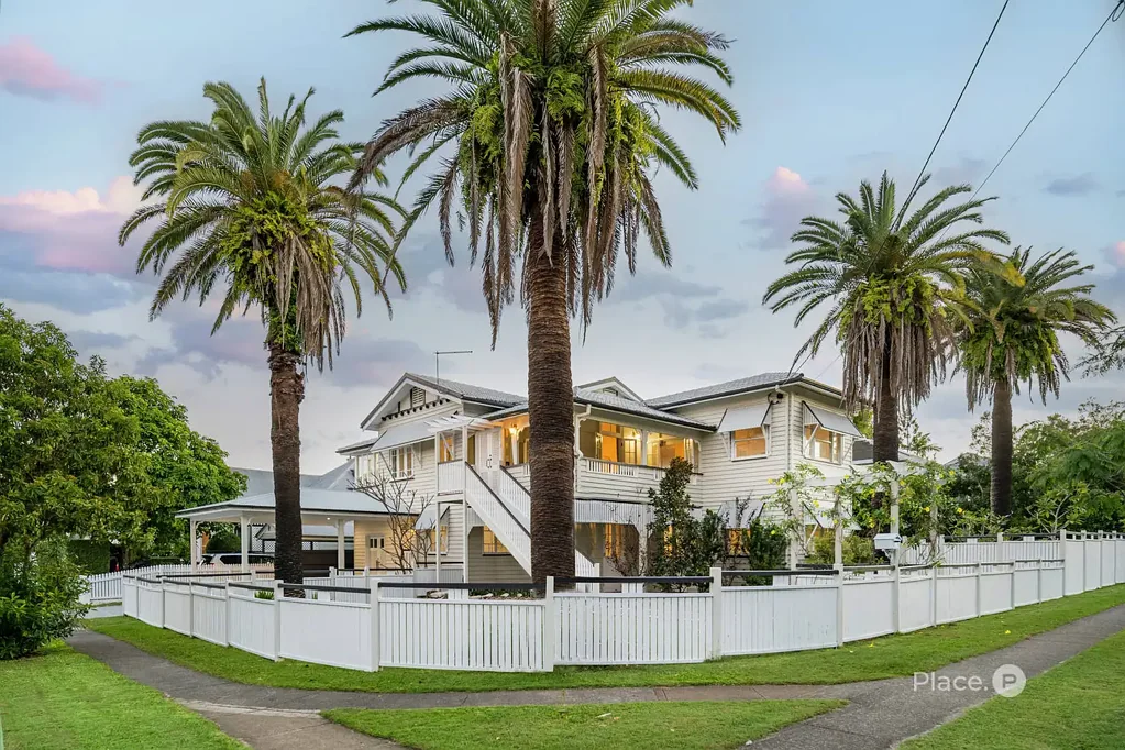 Corinda 5chambre Grand five-bedroom Queenslander on corner 718sqm allotment
