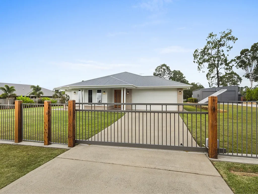 Upper Caboolture 4ห้องนอน Beautiful Family Home with the acreage lifestyle