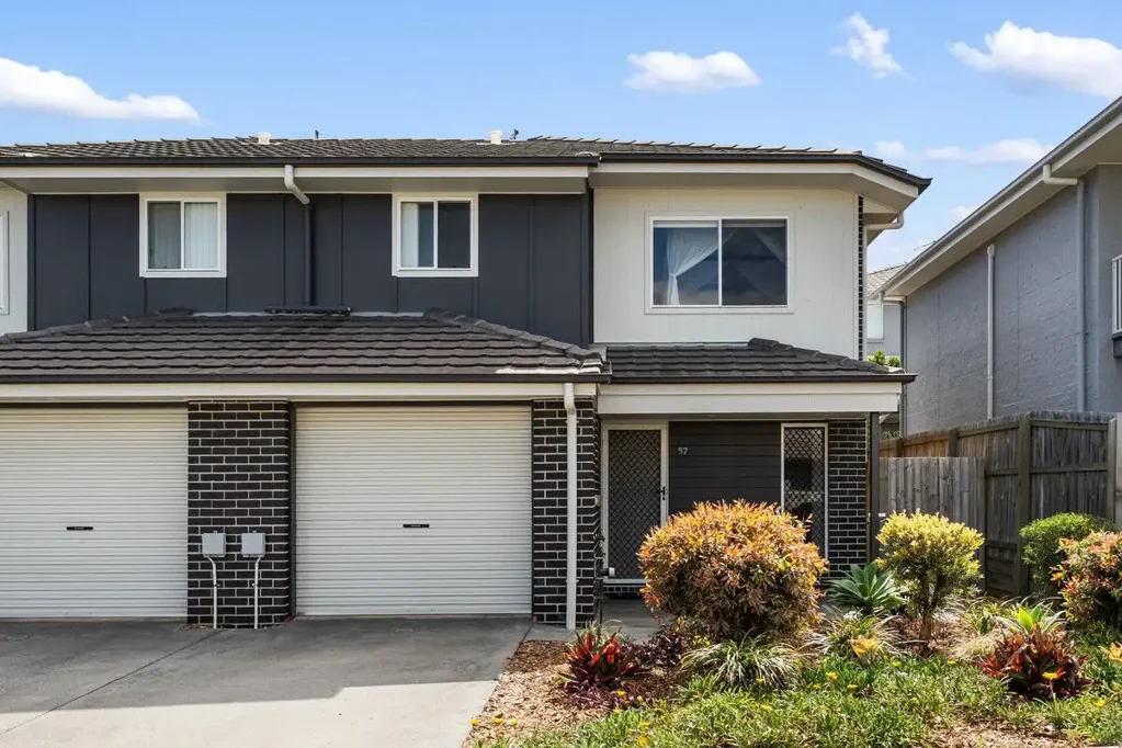 Beaudesert 3房 黄金地段的现代低维护联排别墅 Modern, Low-Maintenance Townhouse in Prime Location