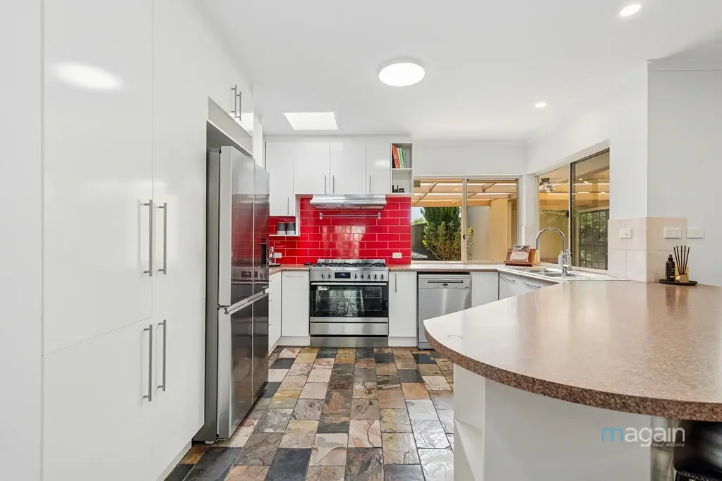 12 Alfonso Drive, Hallett Cove, SA 5158