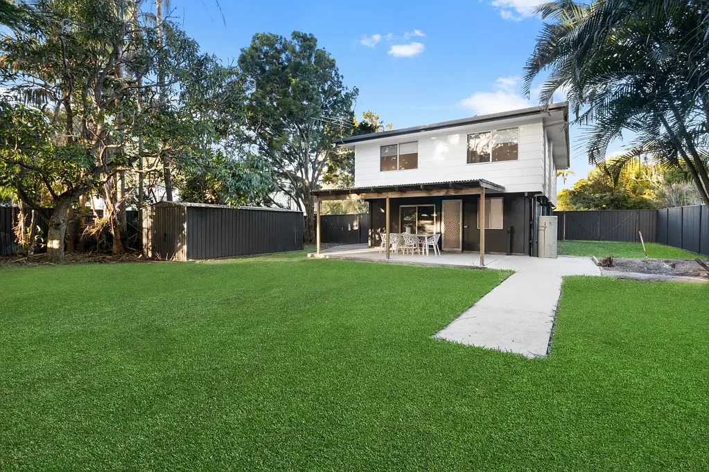 Deception Bay 3房 Deception Bay便捷角落 709㎡阔地 全新粉刷 新厨房 抛光木地板 双重居住潜力 灵活布局 即刻入住 Renovated Family Living with Space, Flexibility & Future Potential