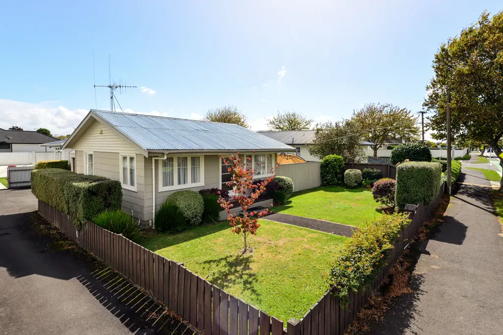 Dinsdale 2Phòng ngủ Stand-alone Priced $579,000
