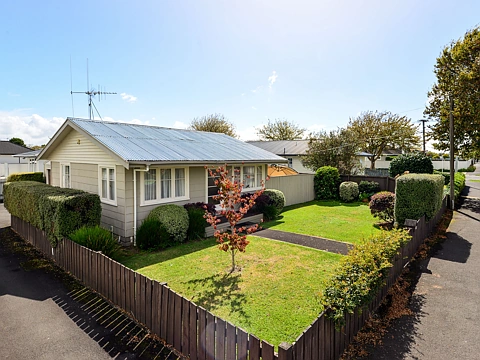 Dinsdale 2房  Priced Sharply Under $600,000