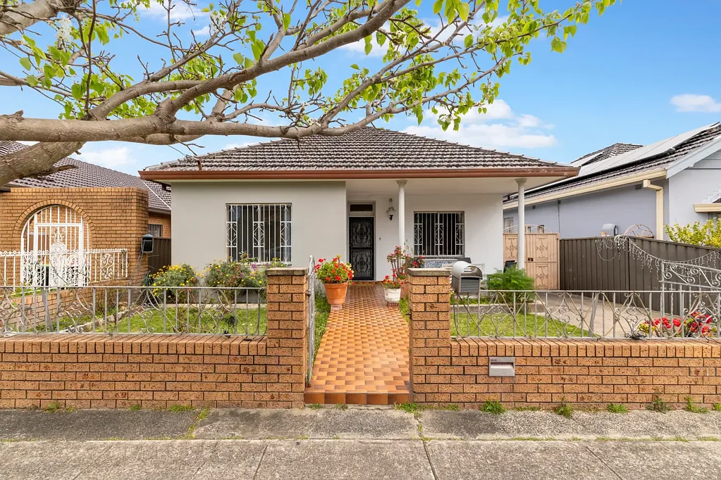 Mascot 3Zimmer Solid Family Home With Unlimited Potential!