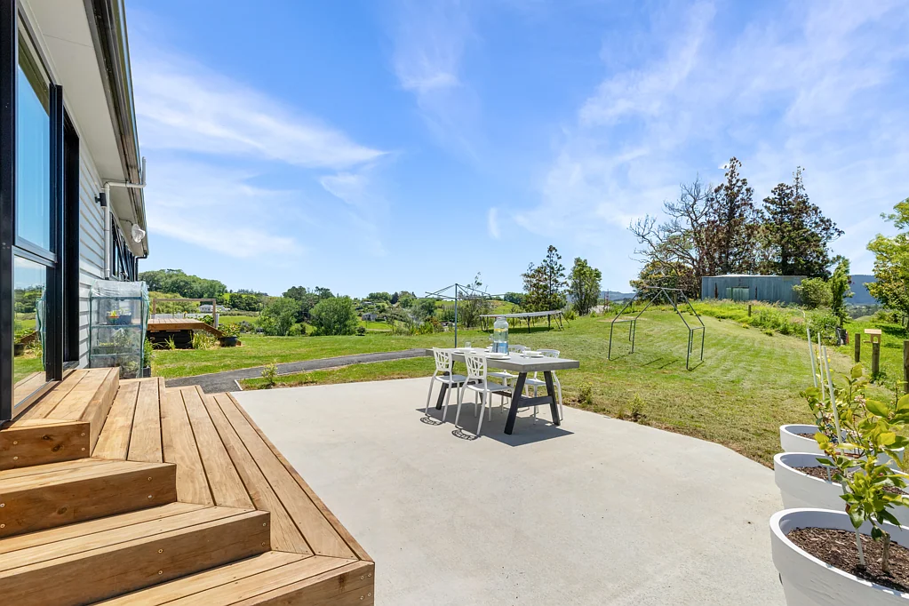 Kaiwaka 4部屋 MODERN HILLTOP + VIEWS & FUTURE POTENTIAL!