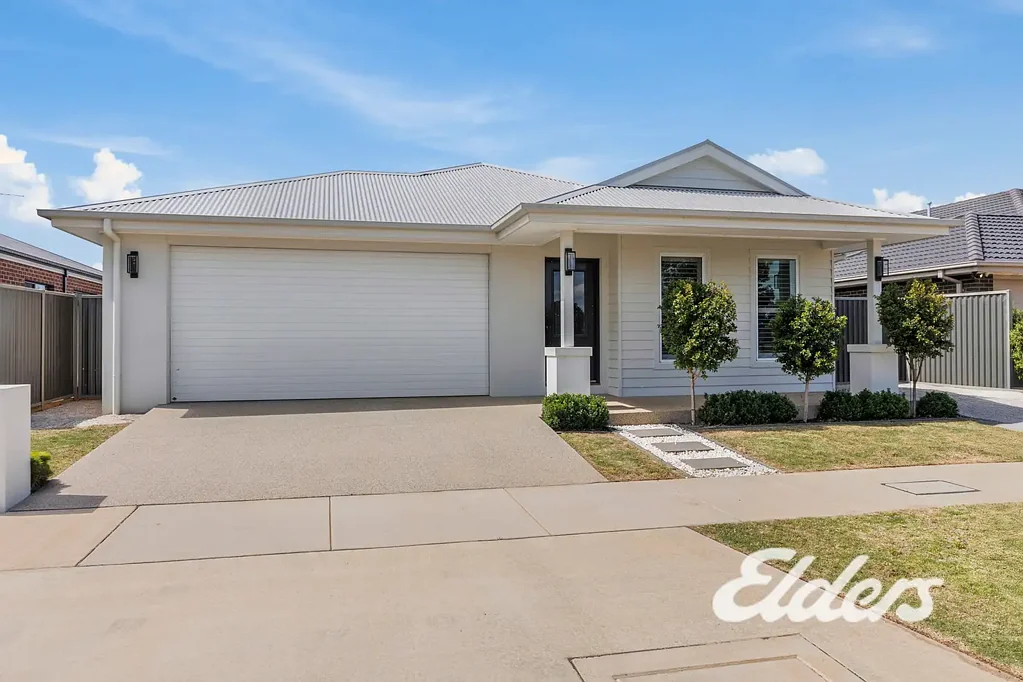Yarrawonga 3房  LIFESTYLE LIVING IN A CUSTOM BUILT HOME!