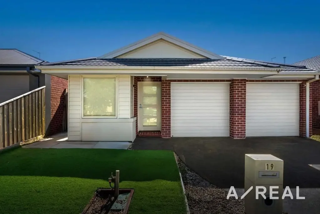 Modern 4-Bedroom Home with Comfort & Convenience - Fresh painted as new House!