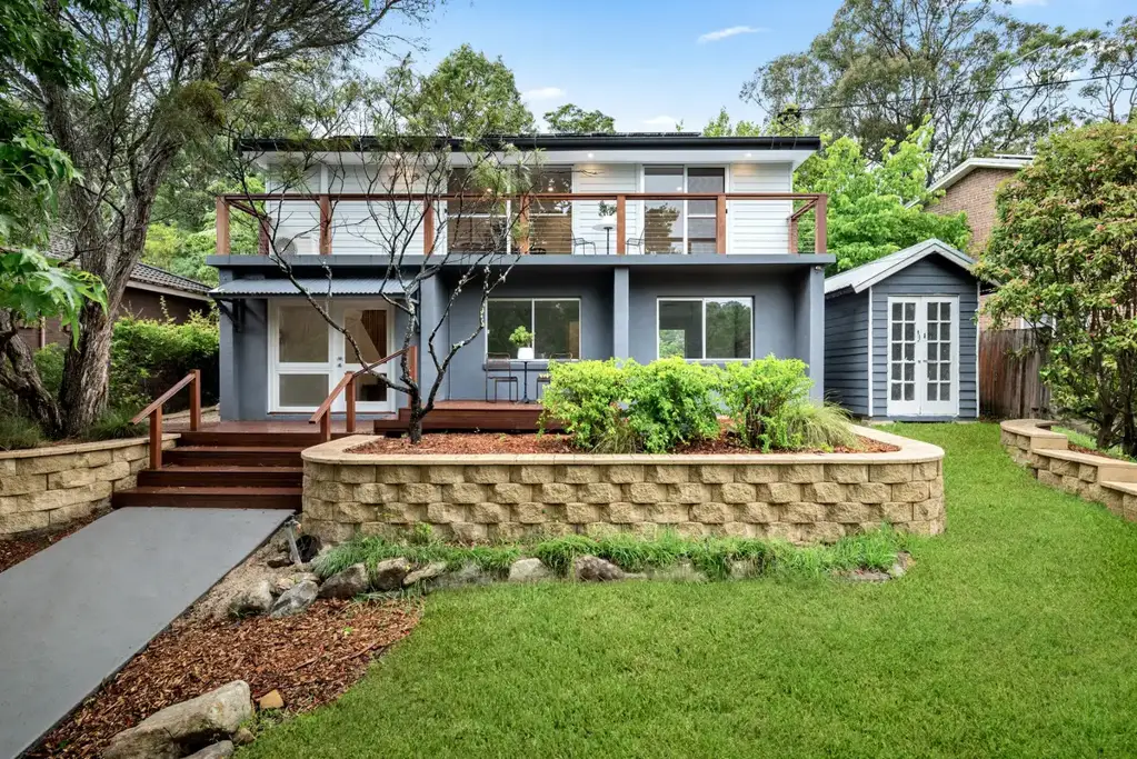 Hazelbrook 3Moenga Fully Renovated Home with Modern Comforts and Leafy Views