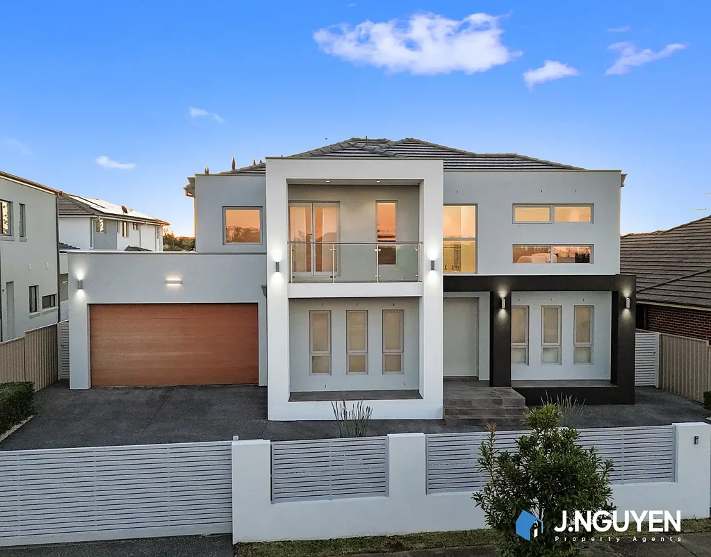 153 Humphries Rd, St Johns Park, NSW 2176