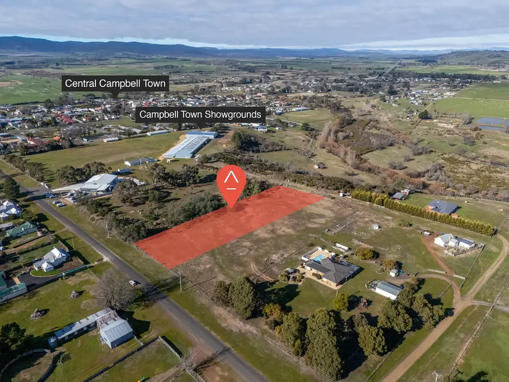 Campbell Town Flat, Spacious & Full of Potential –  in Historic Campbell Town