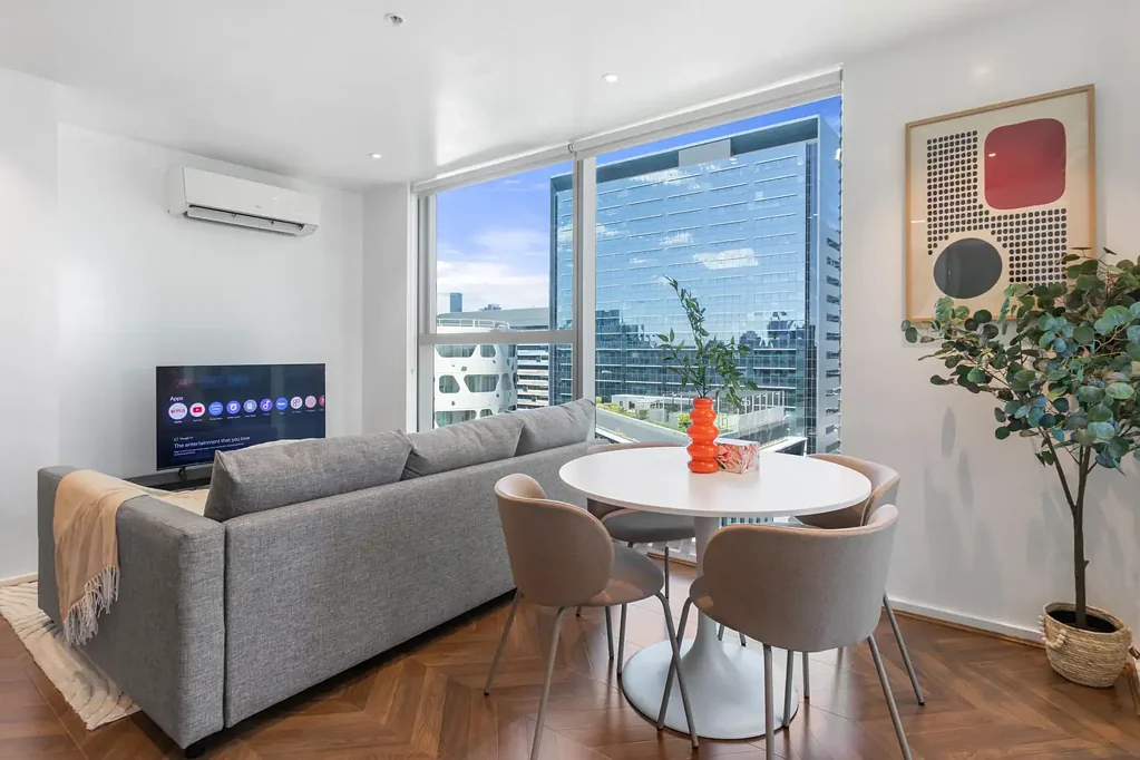 Docklands 2ห้องนอน Prime Collins Street Living Moments from CBD, Waterfront & Transport