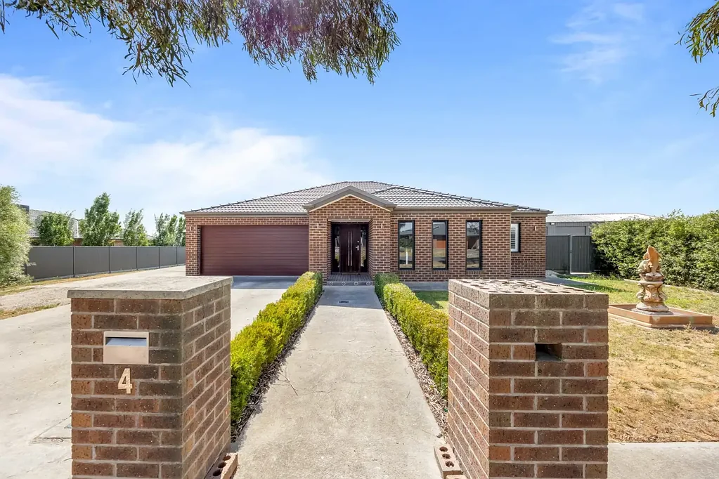 4 Furness Drive, Cardigan, VIC 3352