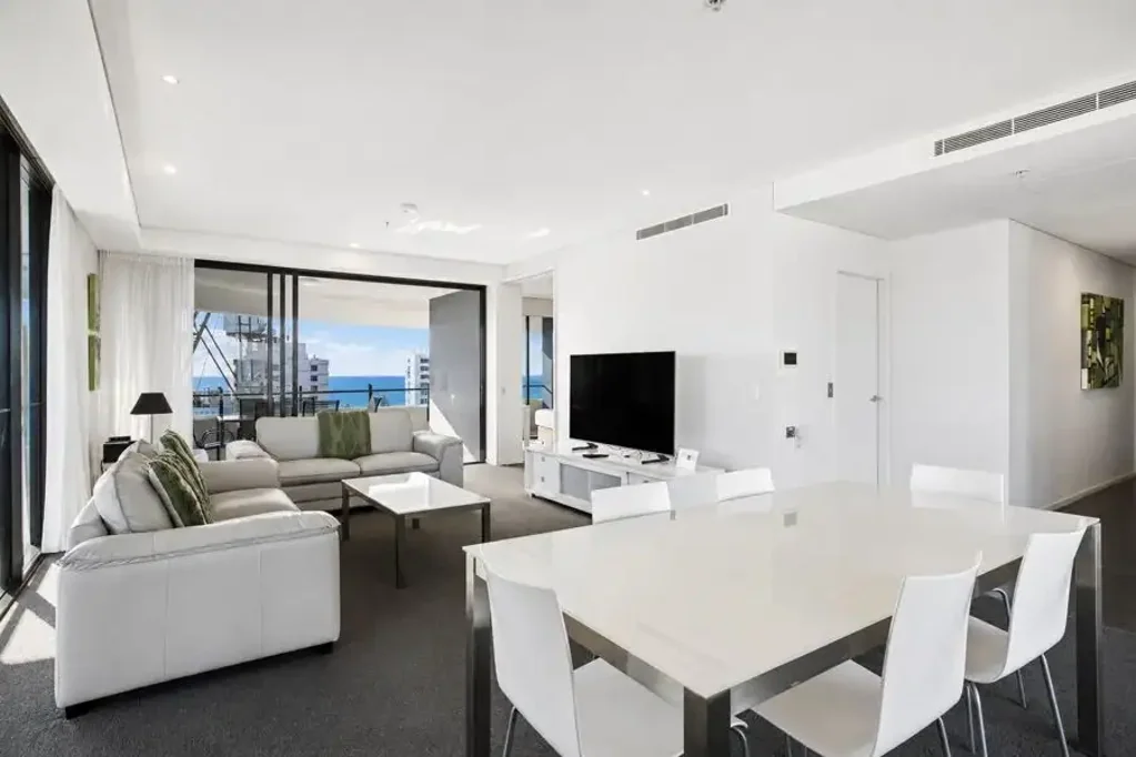 Broadbeach 3房  NORTH-LARGE CORNER RESIDENCE