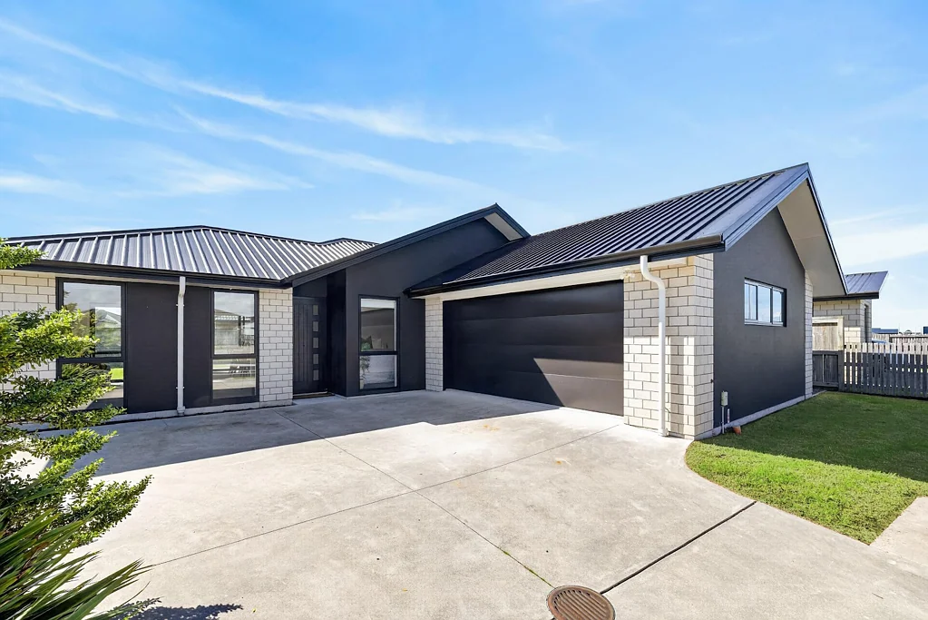 Papamoa 4房  Contemporary Comfort in a Connected Location
