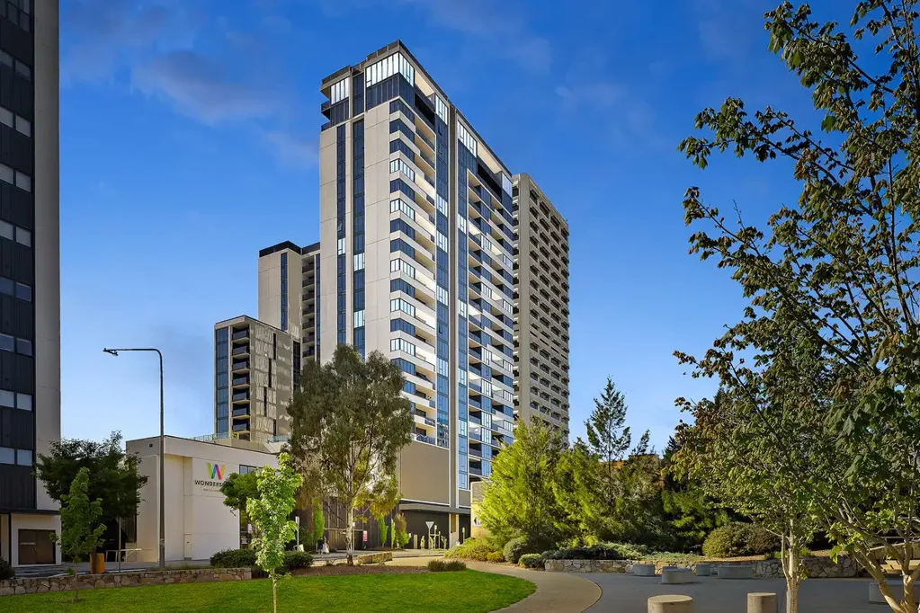 Phillip 2房  Sky-High Style in the Heart of Woden