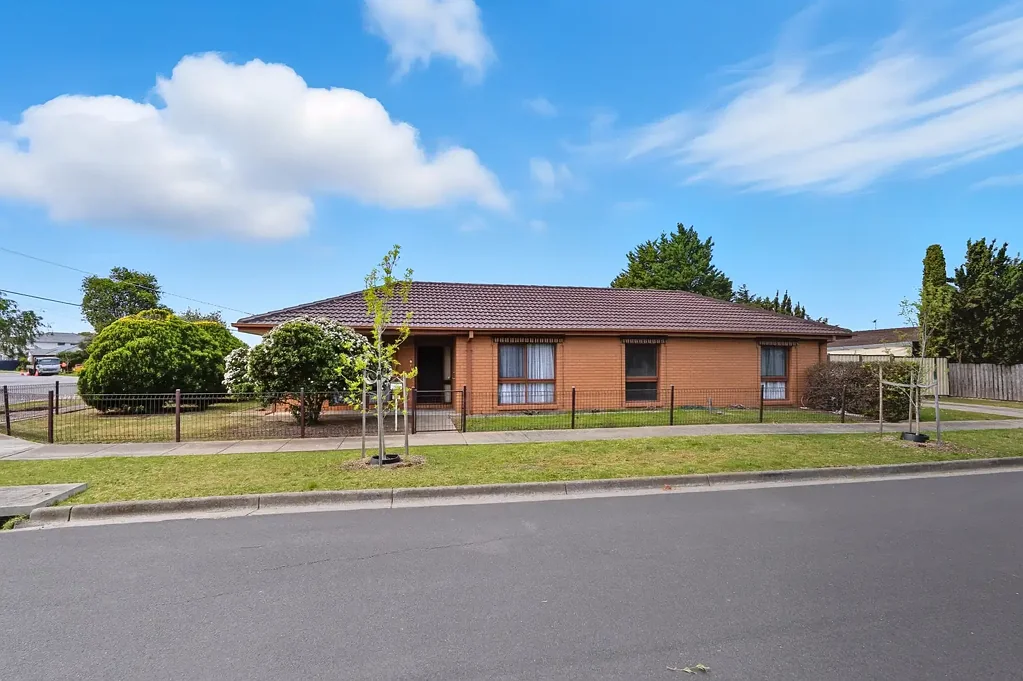 3 BEDROOM HOME WITH REAR ACCESS IN THE HEART OF WERRIBEE