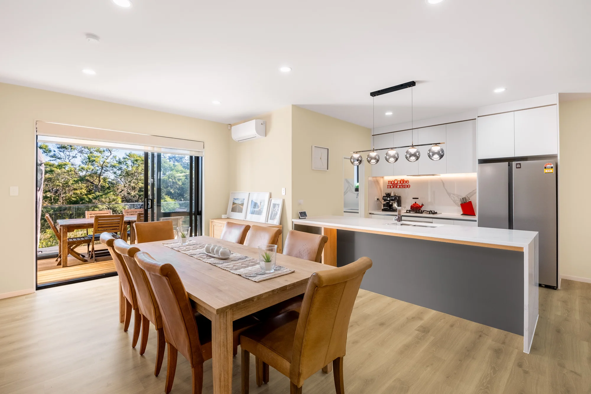 Glenfield 4房  Exceptional Family Living - Exceptional Views!