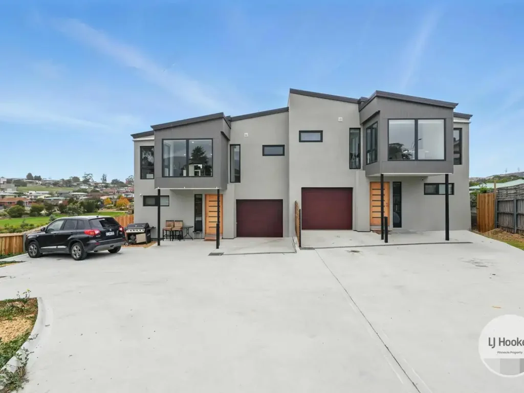 Bridgewater 6બેડરૂમ Dual Townhouse Opportunity – Buy One or Both!