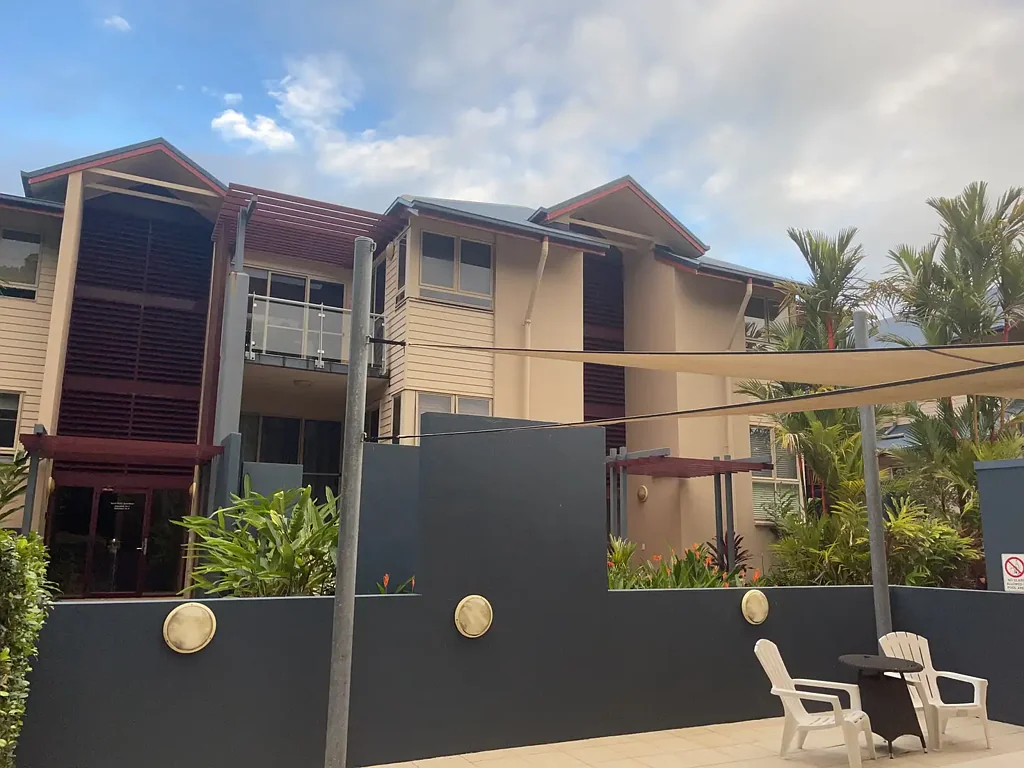 * Beachfront apartment in secure complex *