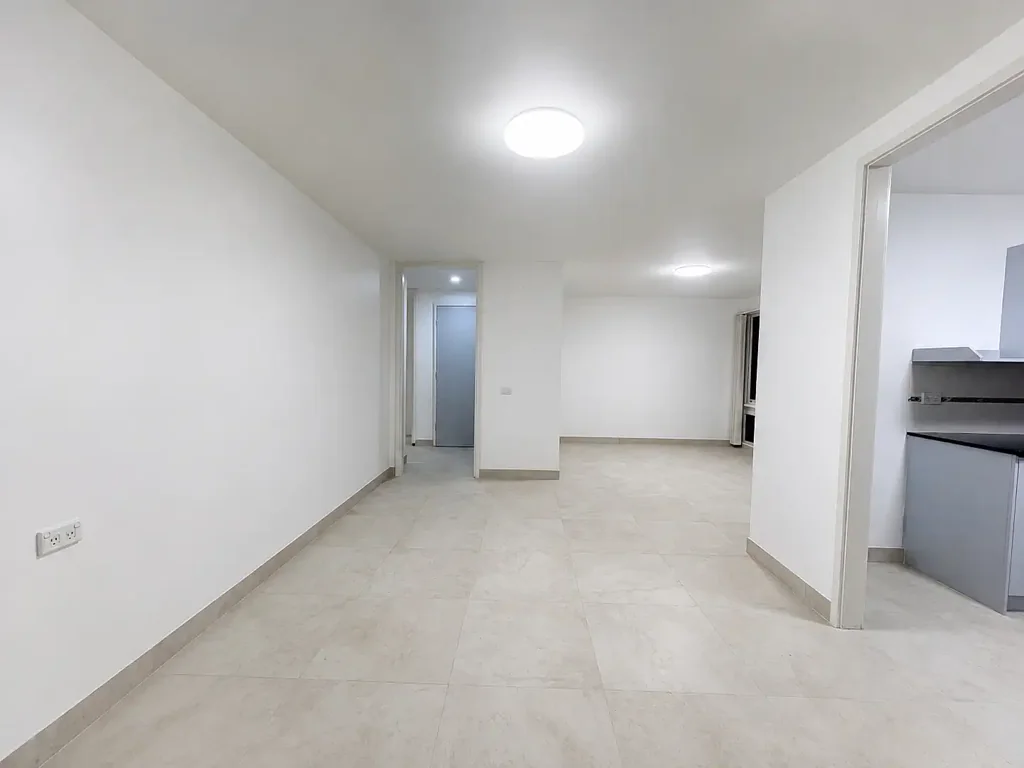 Renovated Family Home with Modern Finishes & Spacious Fully Fenced Yard