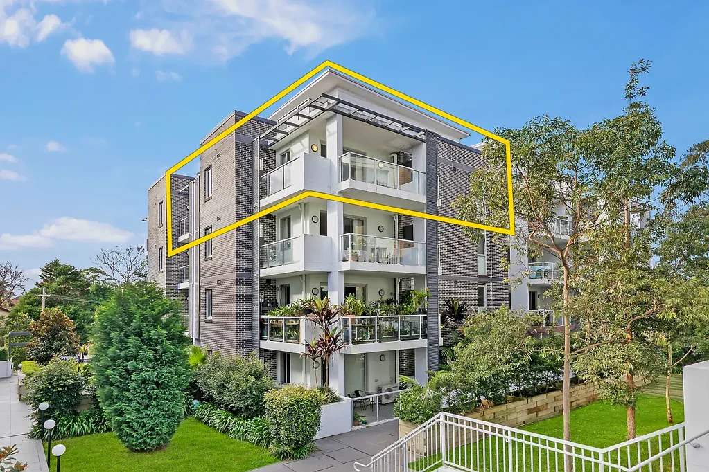 Pennant Hills 2房 三楼精装两卧 公寓布局现代 开放式起居 全新地板 主卧套间浴 现代厨房电器 视频对讲 安全建筑 双车位 Modern Two-Bedroom Apartment in the Heart of Pennant Hills