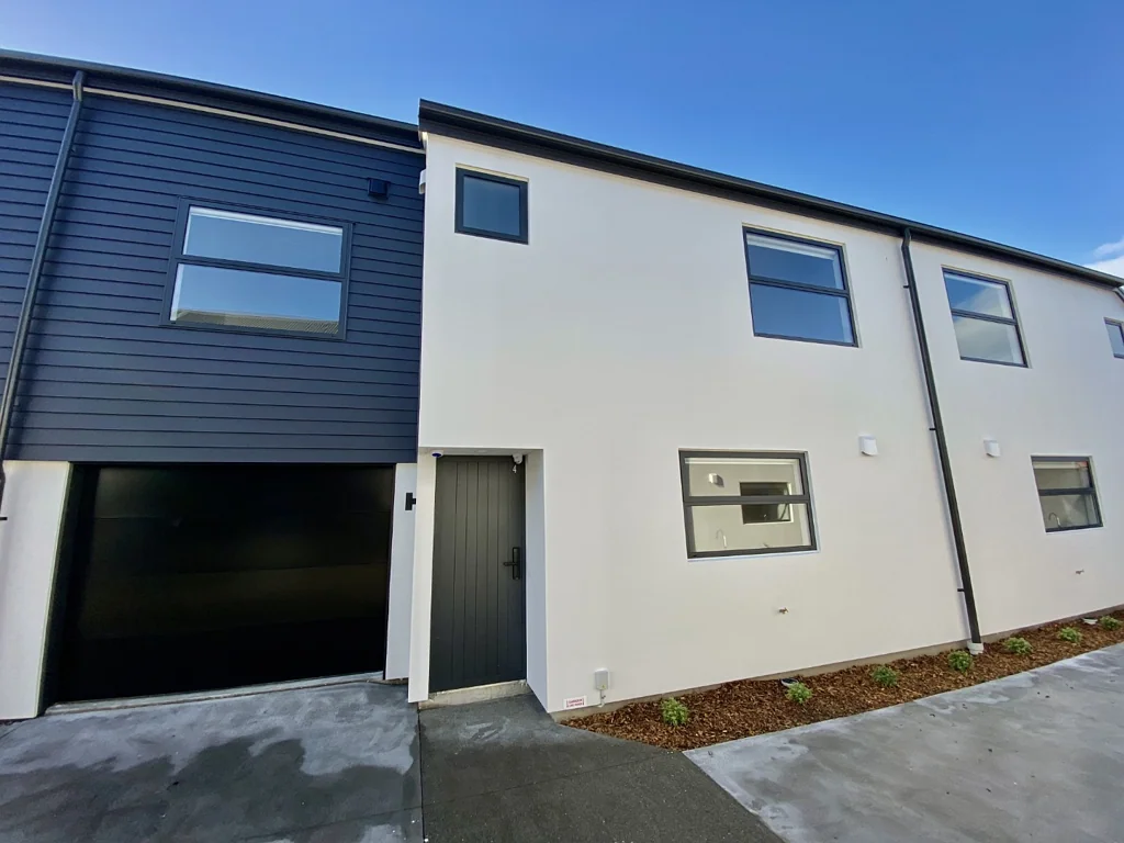 Sunsoaked townhouse