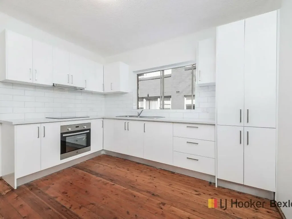 GROUND FLOOR APARTMENT, CLOSE TO ALL AMENITIES
