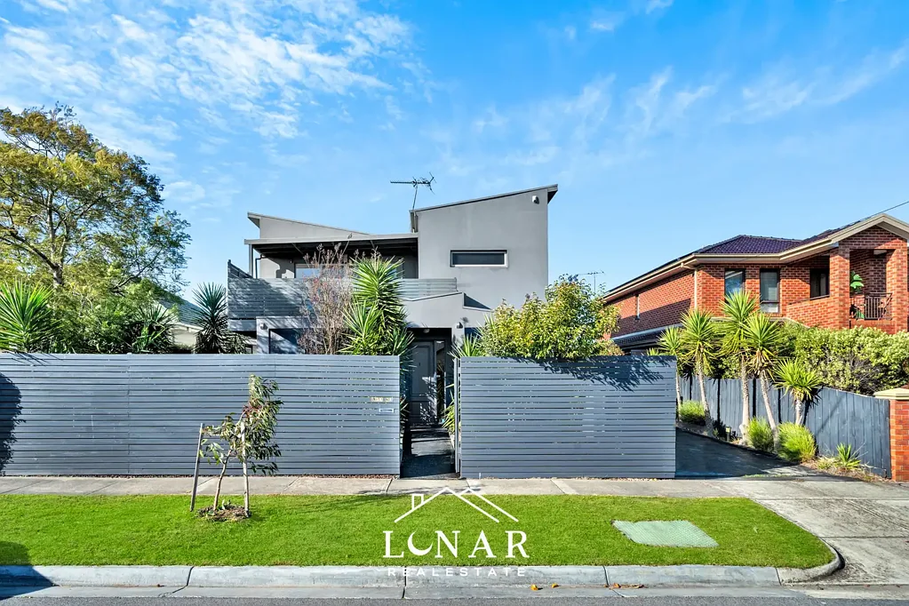 Dandenong 2ਬੈੱਡਰੂਮ Stylish, Renovated & Ready to Move In - Elevated Living in Prime Location & No Body Corp!