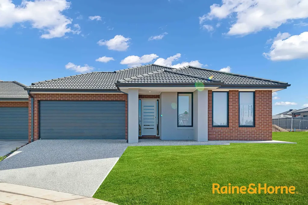 Creekside Luxury in Melton South!