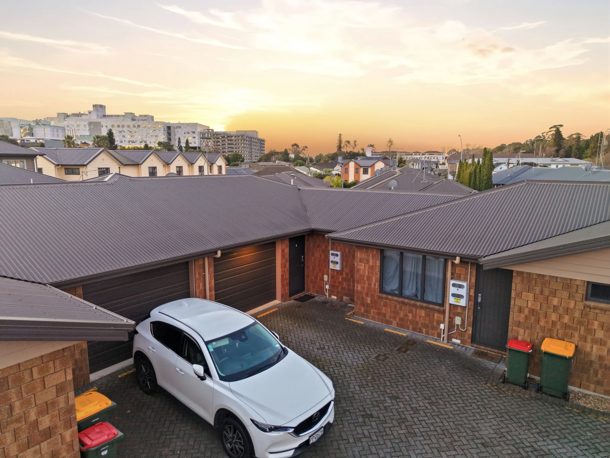 Melville 2غرفة نوم Prime Location. Exceptional Opportunity