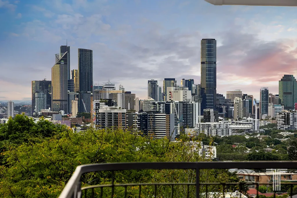 Greenslopes 2Phòng ngủ Premier Unit with Panoramic Views in a Prime Greenslopes Location