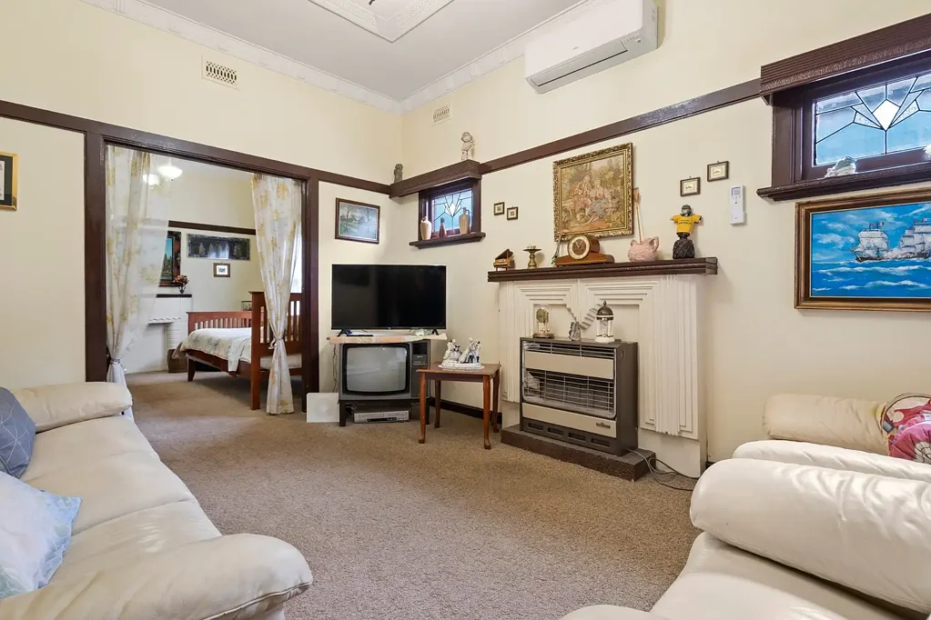 Pascoe Vale South 3Phòng ngủ A Classic Deco in a Residential Growth Zone (LAND 457m2 Approx)