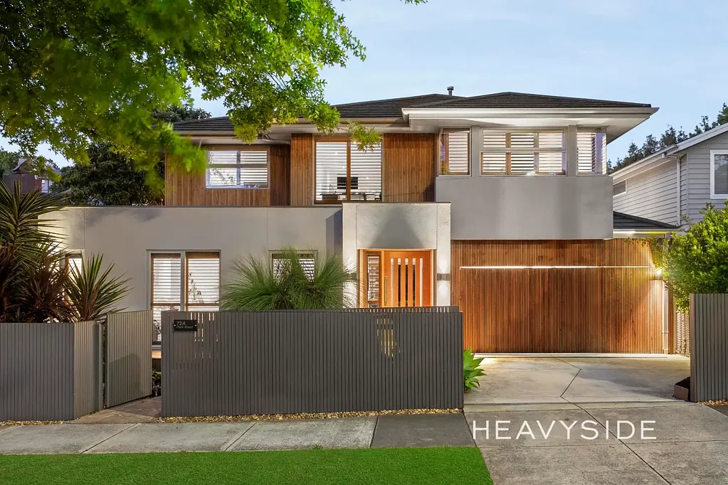 Surrey Hills 4ਬੈੱਡਰੂਮ Sophisticated Style and Garden Serenity in Every Direction