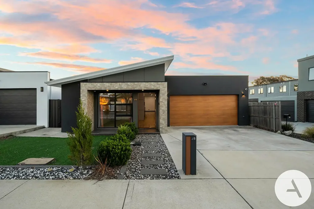 Throsby 4Kwarto Custom-Designed Single-Level Family Home with Premium Finishes - Move-in Ready!