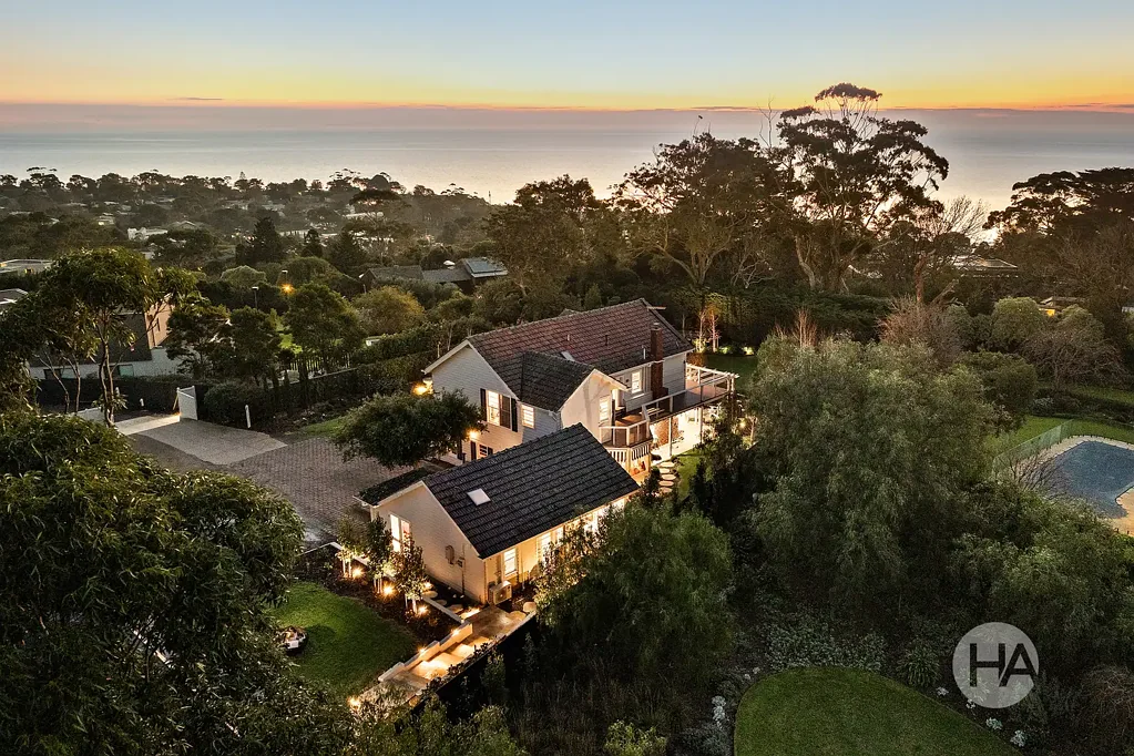 Mount Eliza 4Zimmer Golden Mile Grace with Bay Views and Timeless Character