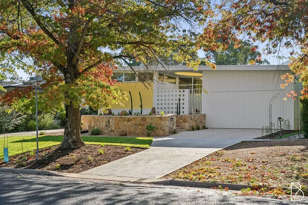 O'Connor 3房  Mellow Yellow House — A Refined Mid-Century Sanctuary