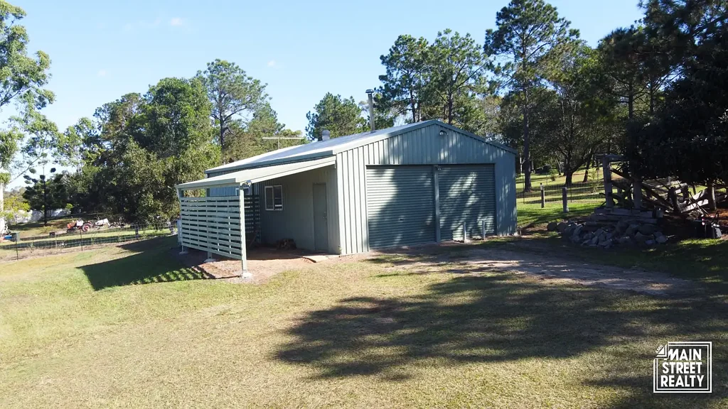 Blackbutt  The Perfect Weekender with All Amenities Just a Short Walk to Town
