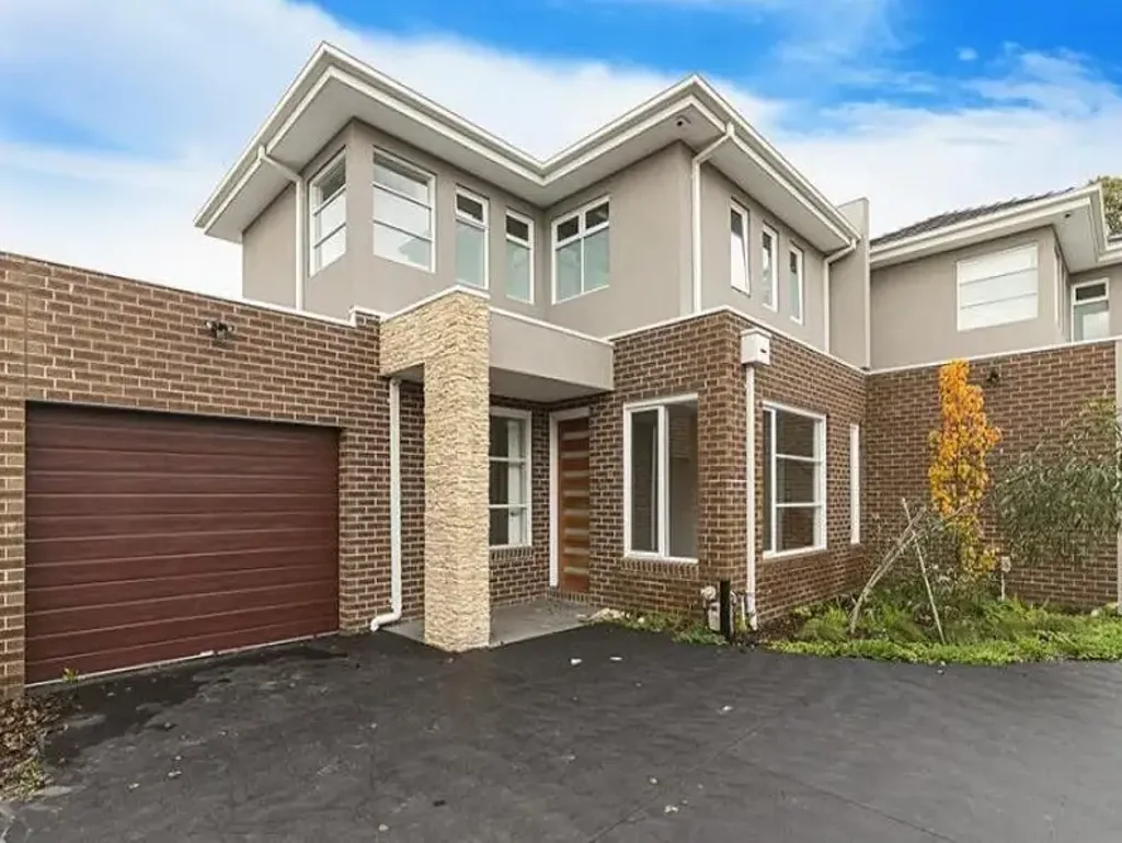 Stunning 3-Bedroom, 2-Bathroom Townhouse in Prime Hughesdale Location