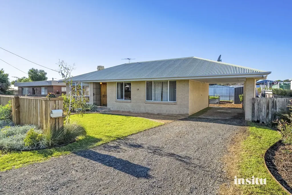 Dodges Ferry 3房  Beachside Family Living with Space, Style & Convenience