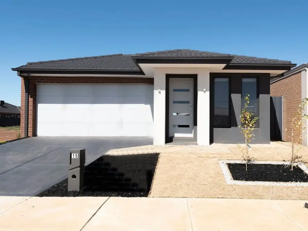 4 Bedroom Family Home in Weir Views!