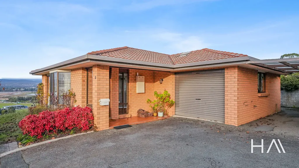 Riverside 2 Bedroom Ideal Downsizer in Prime Location – Over 50s Only!