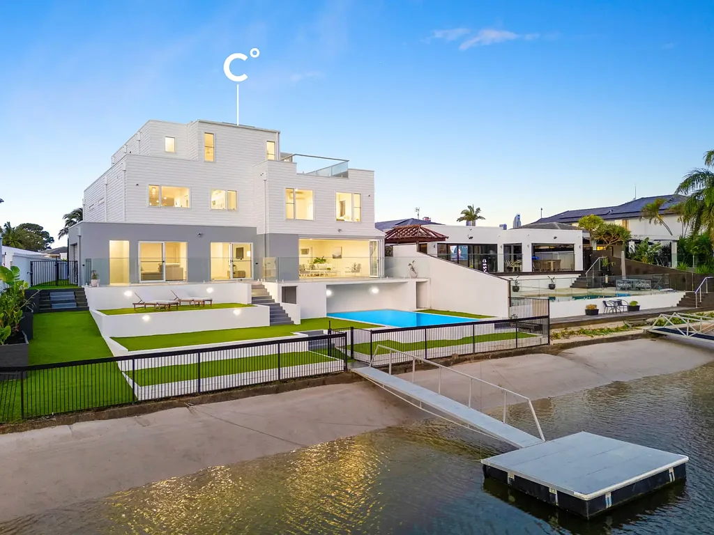 32 Tosti Street, Bundall, QLD 4217