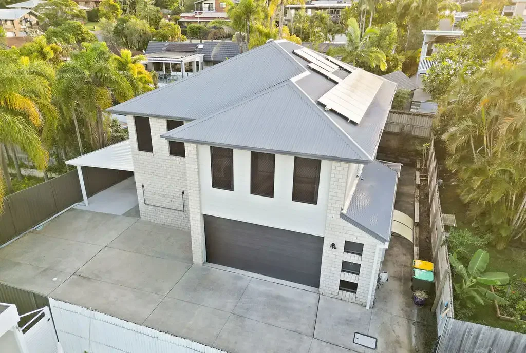 Massive Six Bedroom Family Home