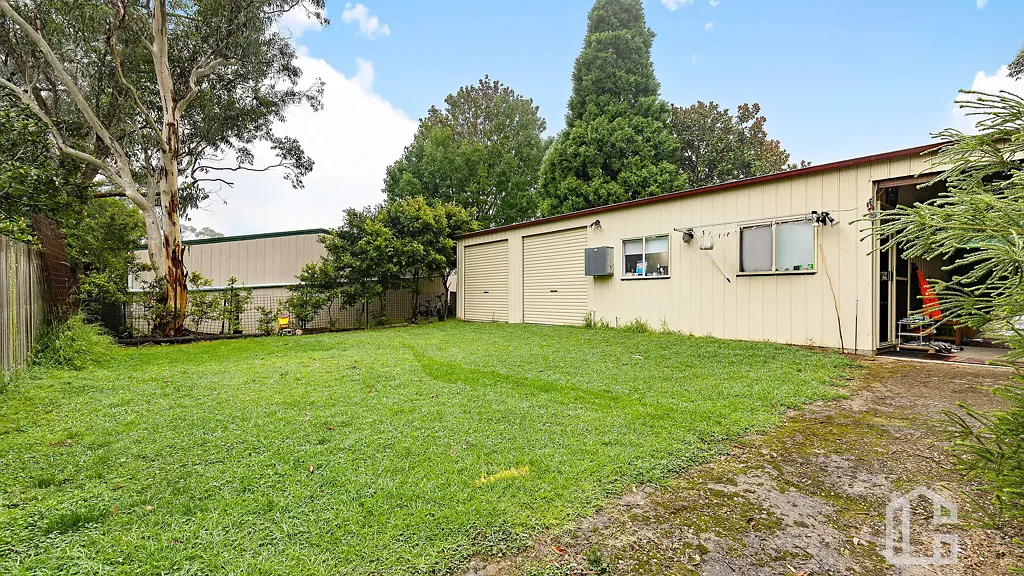 Lawson Land with DA Approval plus a large shed with all services connected.