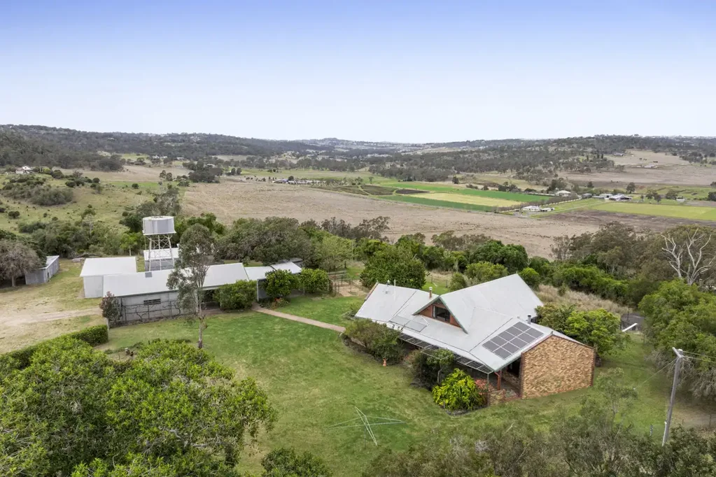 Birnam  Aminya Homestead – Exceptional 43-Acre Lifestyle Property
