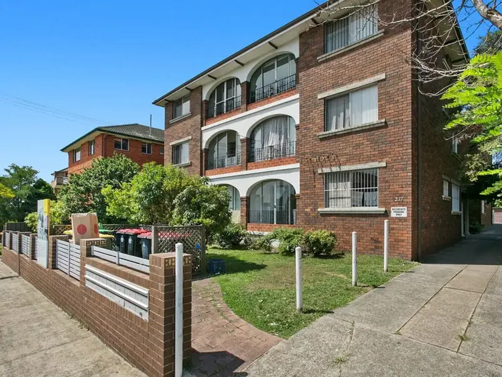 Large, 2 bedroom unit in the heart of Lakemba with a lock up garage