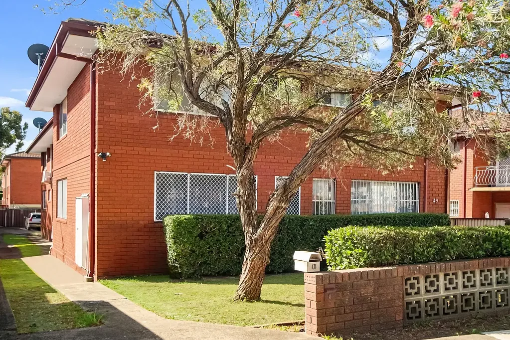 Belmore 2कमरा Top-Floor Full Brick Apartment in Boutique Block of 6