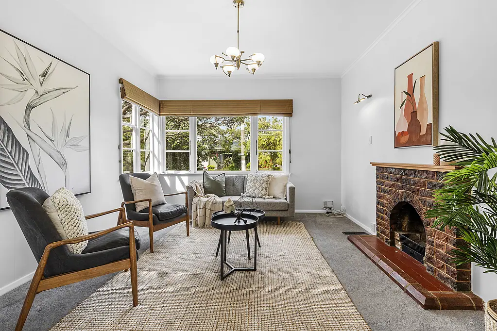 18 Hampton Hill Road, Tawa, Wellington